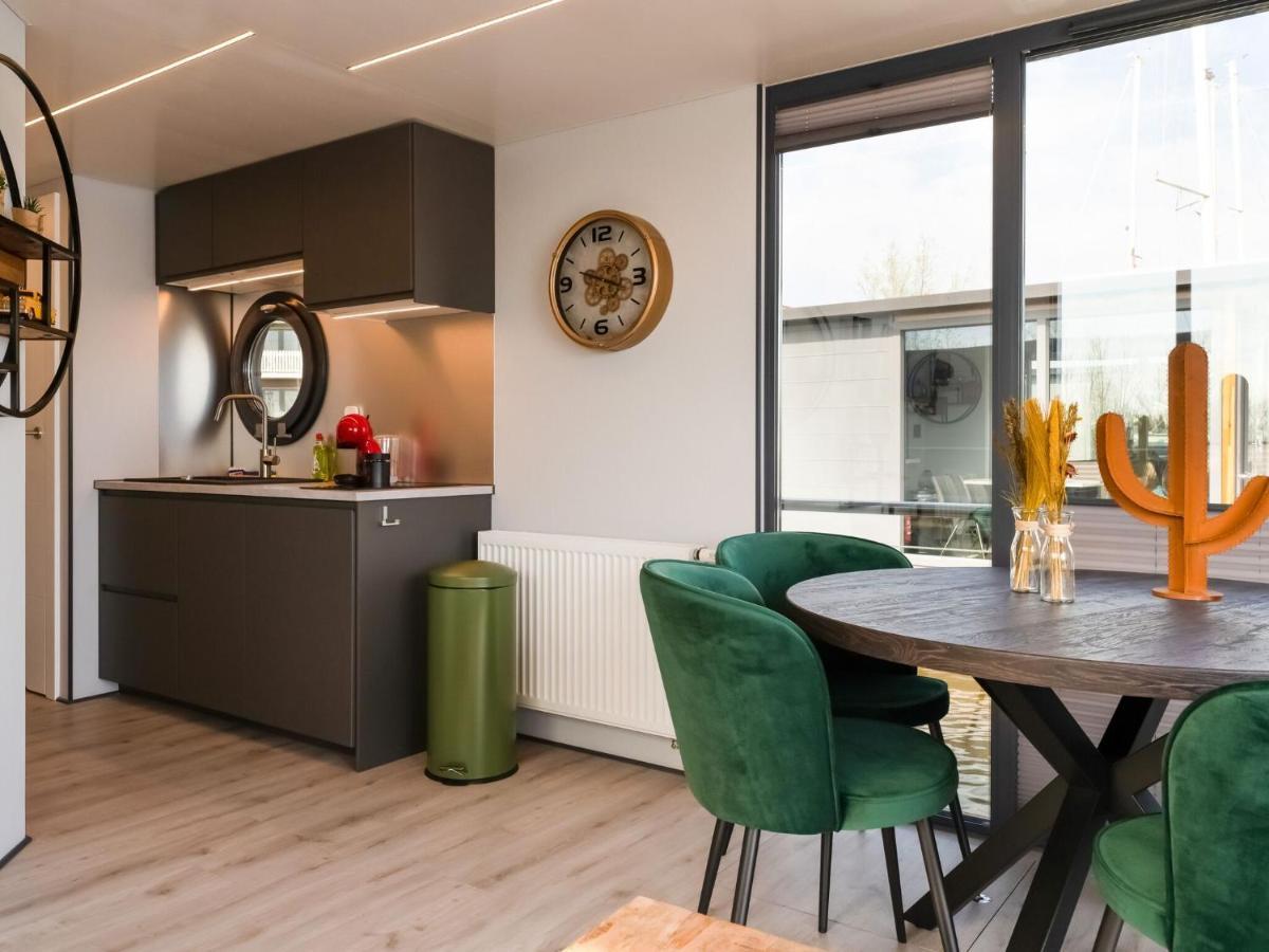 Hotel Beautiful Houseboat In Marina Of Volendam Esterno foto